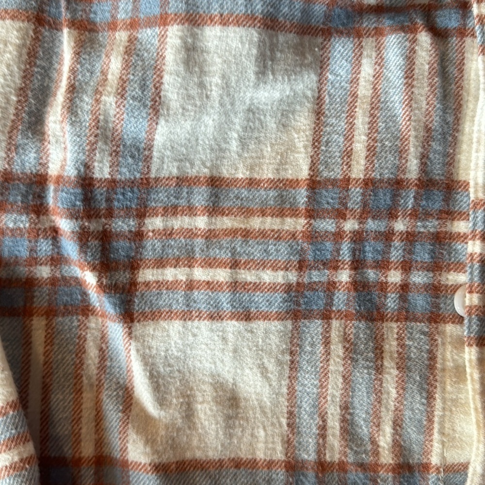 H&M lightweight flannel - Picture 3 of 3
